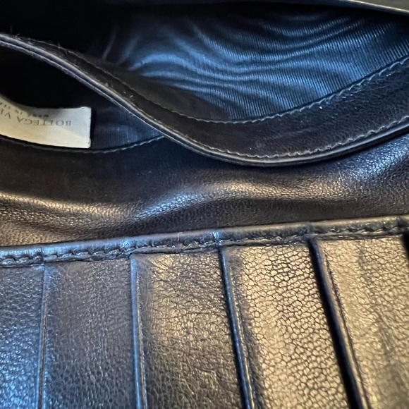BOTTEGA VENETA Intrecciato Black Kisslock Wallet with Zipper Compartment - Picture 12 of 16